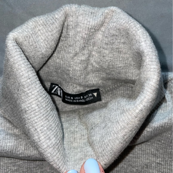 Zara sleeveless turtle neck grey shirt - Picture 2 of 4